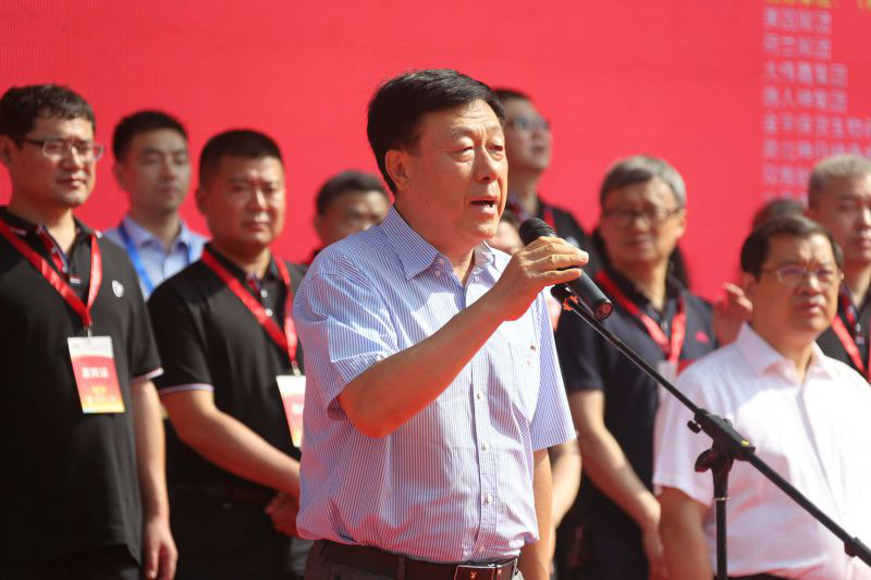 領(lǐng)導(dǎo)參觀展臺